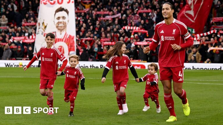 Diogo Jota: Portugal forward’s children lead tributes before Liverpool v Wolves Virgil van Dijk of Liverpool enters the pitch with the children of former player Diogo Jota prior to the Premier League match between Liverpool and Wolves