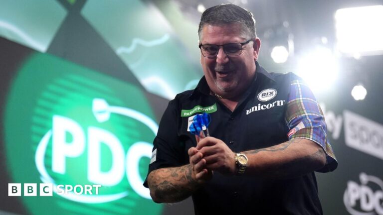World Darts Championship 2025 results: Rob Cross sets up Luke Littler tie as Gary Anderson progresses Gary Anderson celebrates beating Jermaine Wattimena in the PDC World Championship
