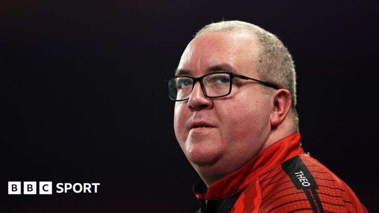World Darts Championship 2026: Stephen Bunting says 13-year-old son receiving online abuse Stephen Bunting looks on