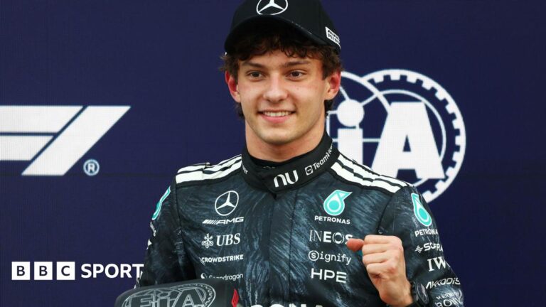 Japanese Grand Prix: Kimi Antonelli beats George Russell to Suzuka pole Mercedes' Kimi Antonelli gives the thumbs-up signal after taking pole position for the Japanese Grand Prix