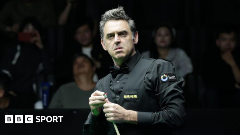 World Open: Ronnie O’Sullivan makes highest-ever professional break with historic 153 Ronnie O'Sullivan holds his cue