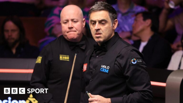 John Higgins recovers to beat Ronnie O’Sullivan in Crucible epic in World Championship last 16 John Higgins and Ronnie O'Sullivan