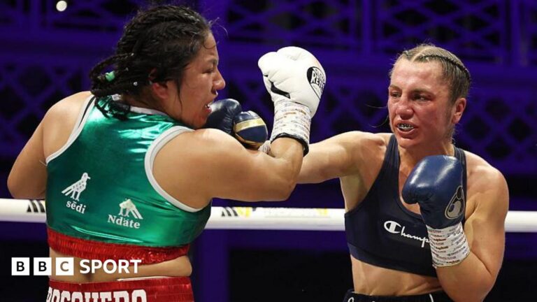 Ellie Scotney lands a punch on Mayelli Flores