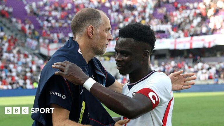 Bukayo Saka with England manager Thomas Tuchel