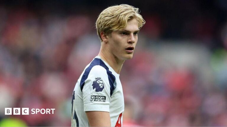 Lucas Bergvall playing for Tottenham
