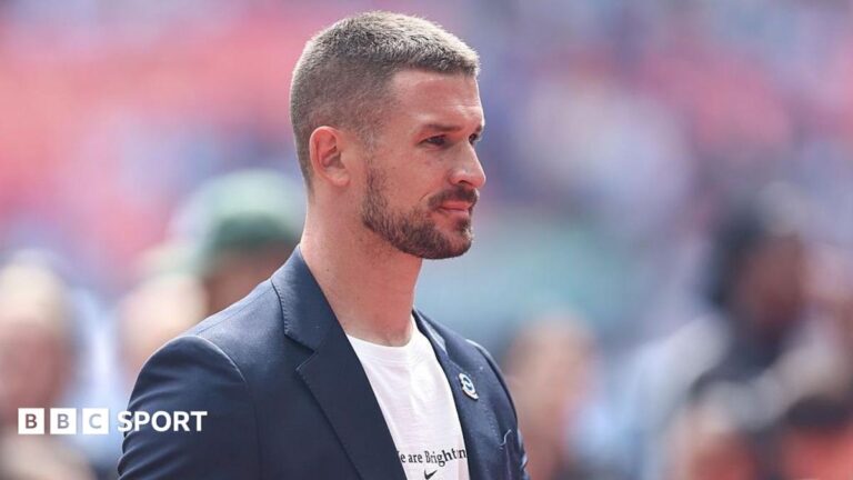 Women’s Super League: Brighton boss Dario Vidosic leaves club Dario Vidosic
