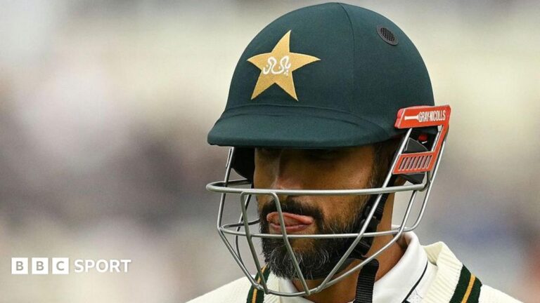England vs Pakistan: ‘Embarrassing’ tourists have ‘mental fatigue’ after chaotic morning in third Test BBC Sport microphone and phone