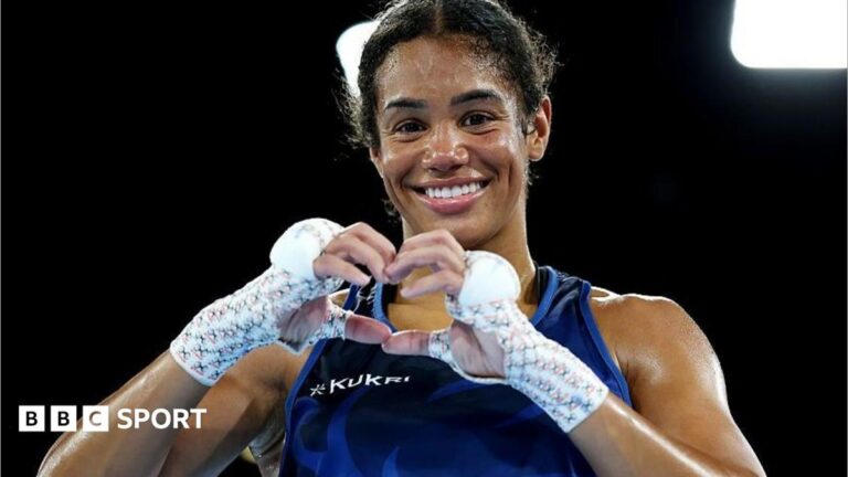European Boxing Championships: Chantelle Reid, Damar Thomas & Abdul Burton guarantee medals after reaching semi-finals Chantelle Reid makes a heart symbol with her gloves off after winning a boxing match