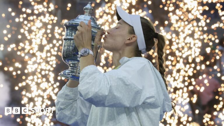 US Open 2026 results: Elena Rybakina beats Aryna Sabalenka to win New York title Elena Rybakina lifts the US Open trophy with Aryna Sabalenka looking on